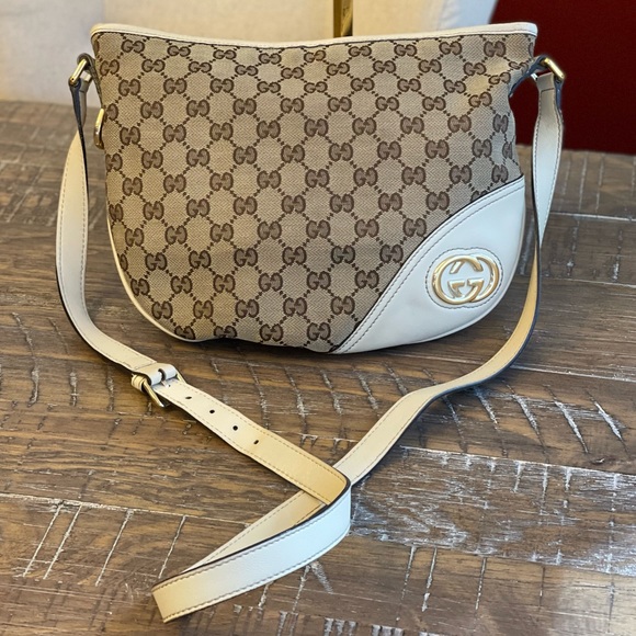🌺 AUTH Gucci Monogram Crossbody Bag 🌺 BEAUTIFUL - Picture 2 of 16